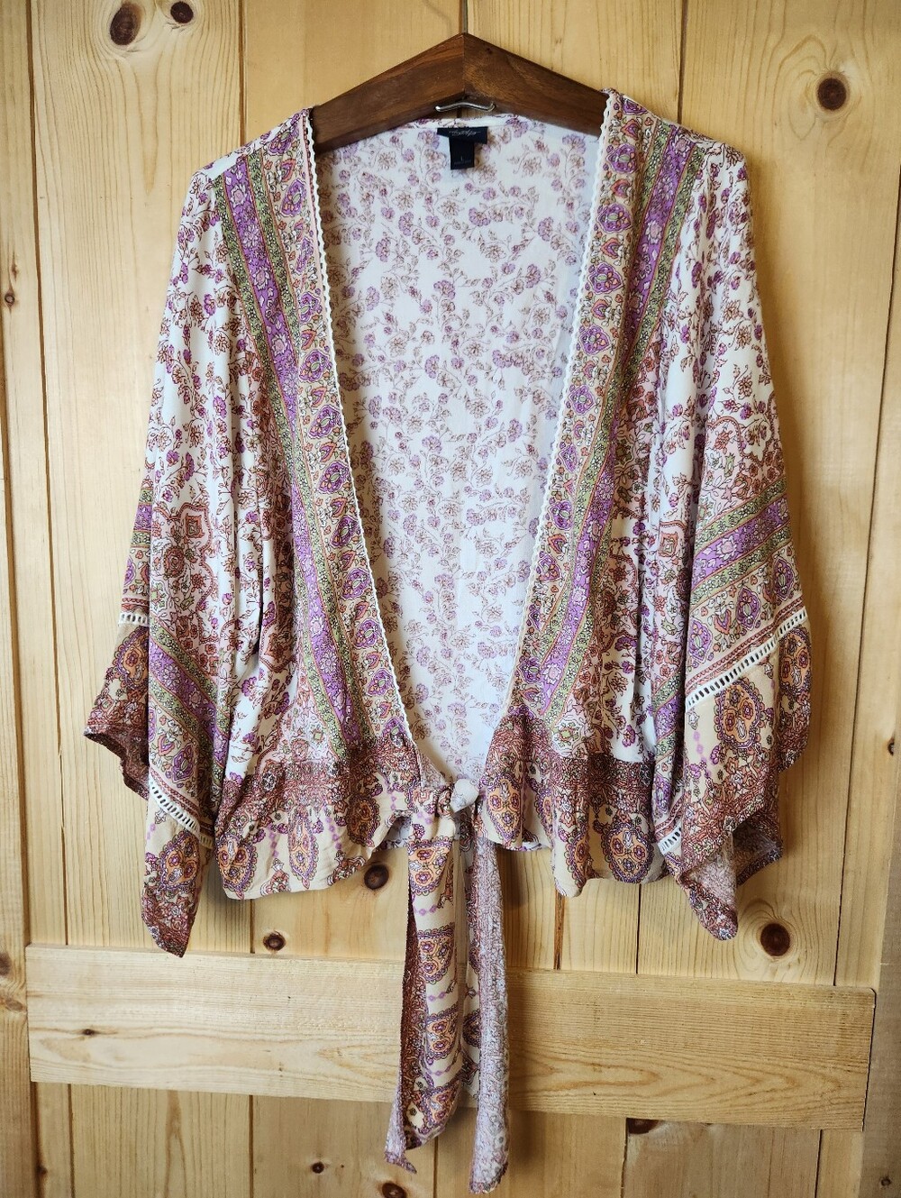 Daytrip Paisley Floral Boho Batwing Sleeve Cropped Tie Wrap Kimono Top